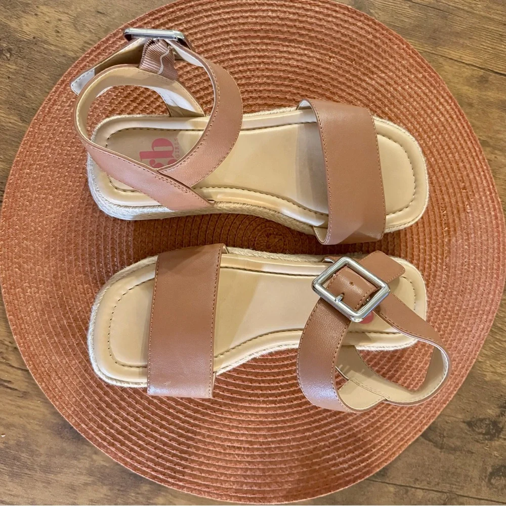 Girl’s Tan Leather Buckle Strap Wedge Sandals, Size 2 Little Girl